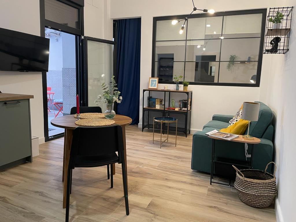Apartamentos Sol Y Luna La Linea de la Concepcion Ngoại thất bức ảnh